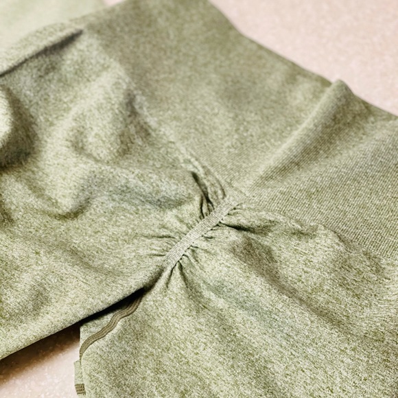 SOLD Work Out Set Boutique DEAL OF THE DAY - Picture 5 of 13